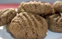 Biscoitos com castanhas e alfarroba