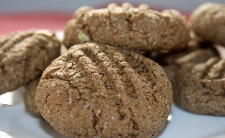 Biscoitos com castanhas e alfarroba