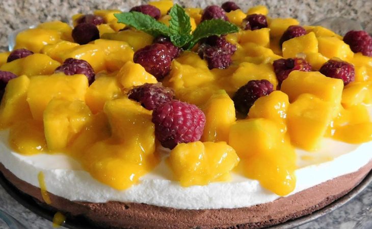Cheesecake de chocolate c/ cobertura de manga deliciosa