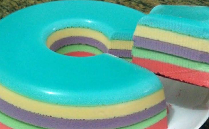 Gelatina Arco-Íris em camadas