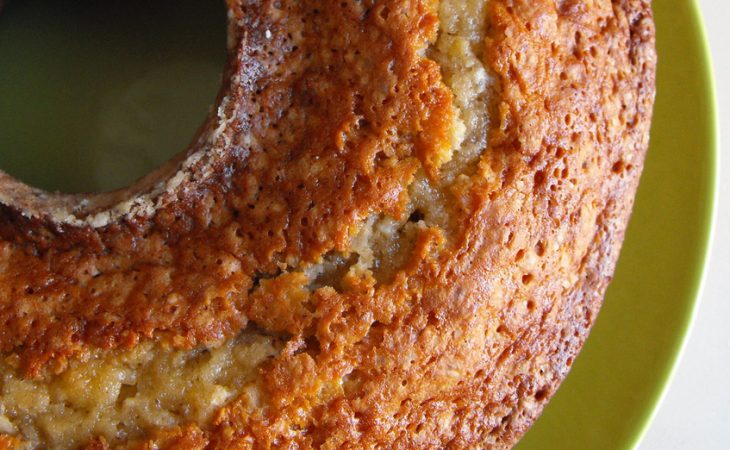 Bolo de Iogurte com Frutos Secos Fácil