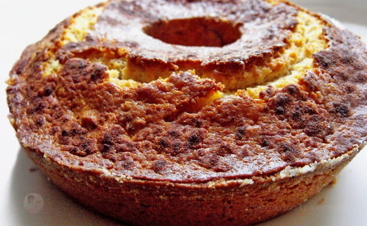 Bolo de Mel e Nozes Que é Uma Delícia