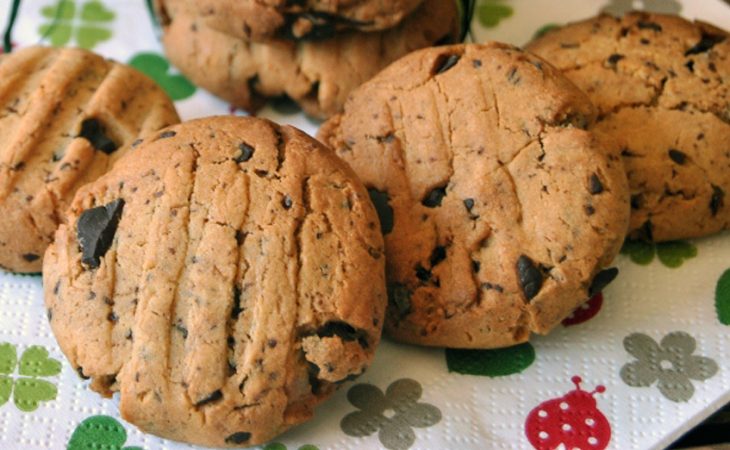 Bolachas de Manteiga de Amendoim e Chocolate para o lanche