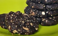 Cookies de Alfarroba, Amêndoa e Avelã cheios de sabor