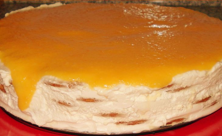 Bolo de bolacha com creme de ovos cheio de sabor
