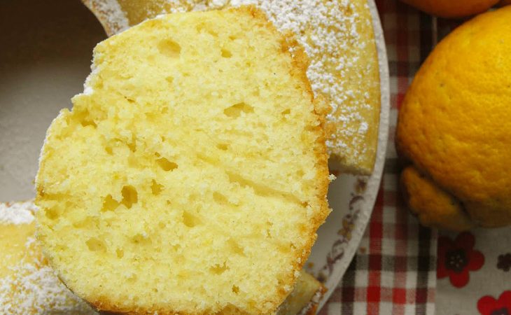 Bolo de claras com limão e baunilha cheio de sabor