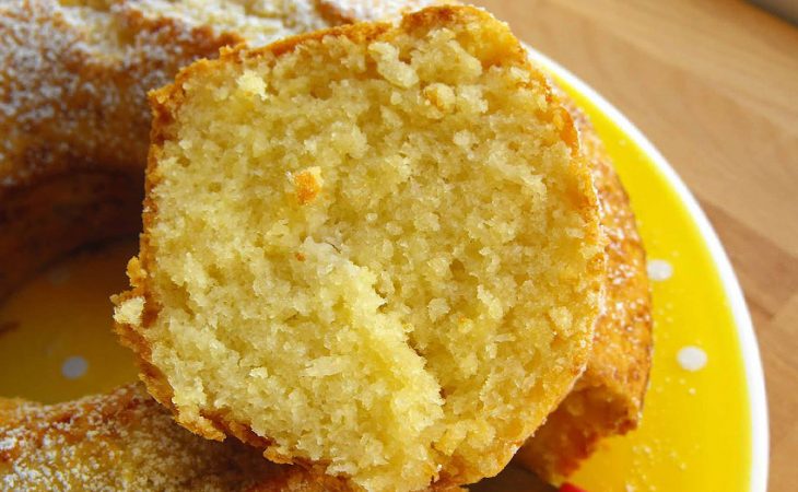 Bolo de coco com maçã ralada muito saboroso