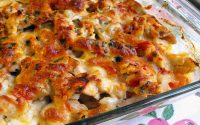 Tiras de frango com tomate e mozarela no forno cheias de sabor