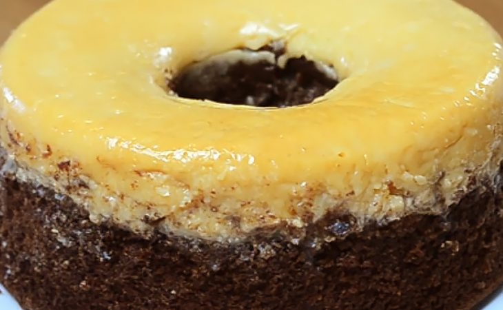 Bolo de chocolate e leite condensado de dar água na boca