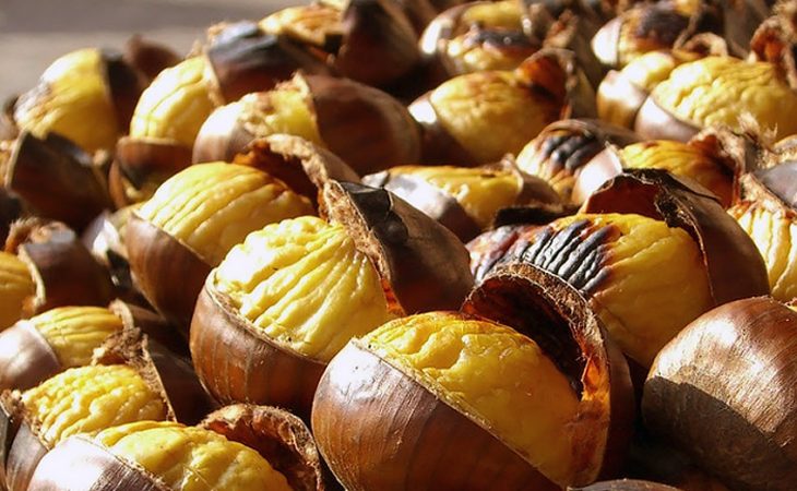 Castanhas assadas no forno estaladiças e muito saborosas