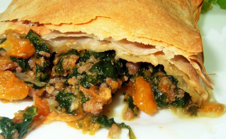Folhado de carne picada, abóbora e espinafres