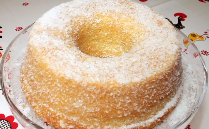 Bolo de Limão com Cobertura de Coco Ralado