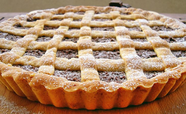 Tarte de ricotta caseira com chocolate e avelãs que é uma delícia