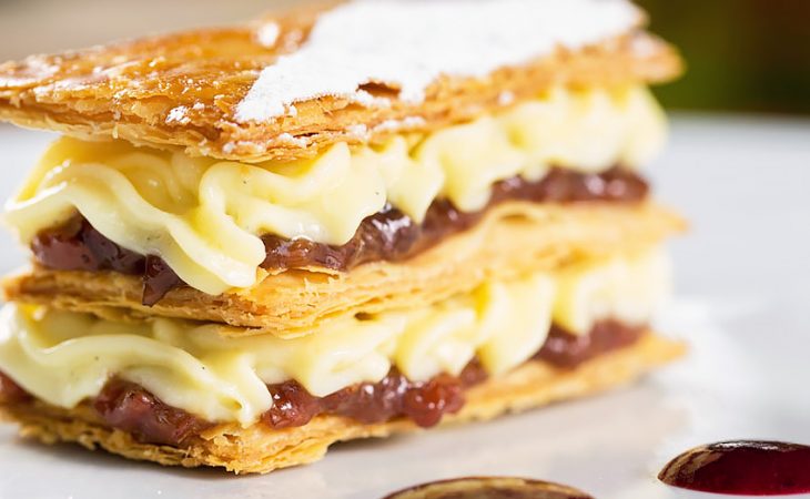 Mil Folhas de Banana Caramelizada e Creme de Baunilha