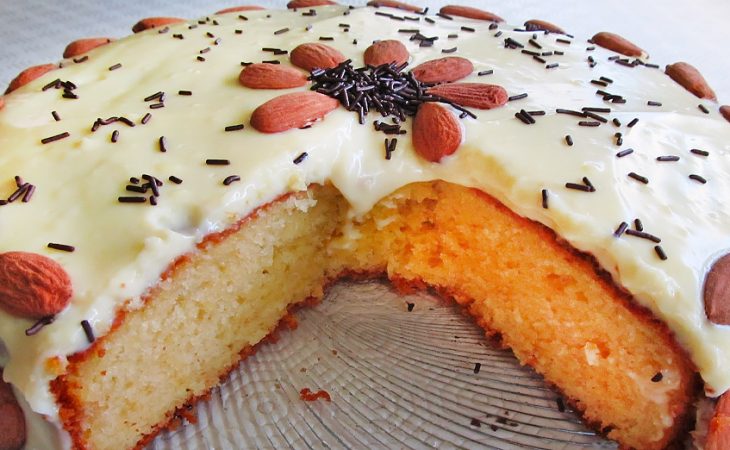 Bolo de Iogurte Coberto que é uma delícia