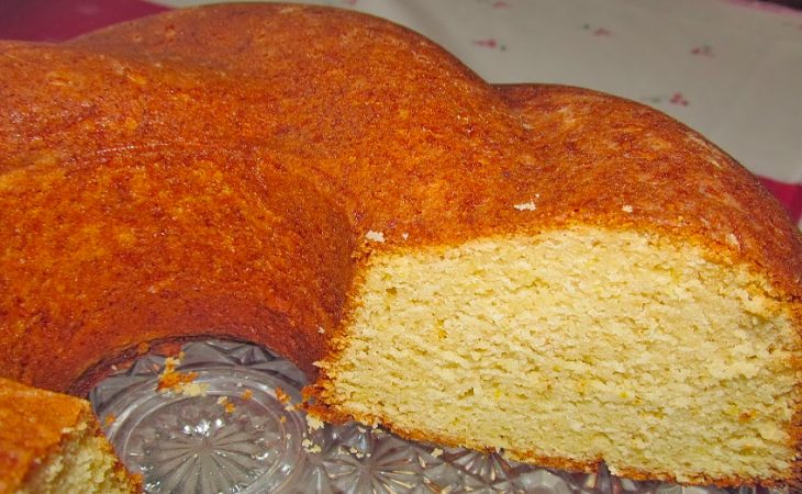 Bolo de Claras, Laranja e Pão Ralado