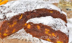 Bolo de Chocolate com Pêssegos e Rum