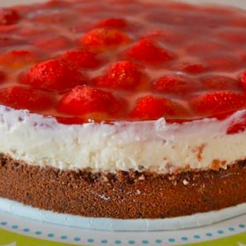 Cheesecake de Morango com Biscoitos de Cacau