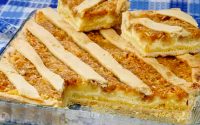 Bolo de Bolacha com Creme de Caramelo