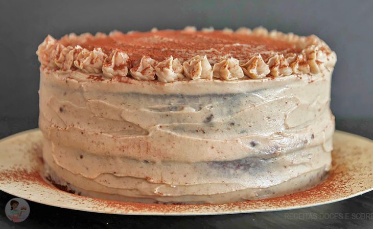 Bolo de Chocolate com Recheio de Castanha