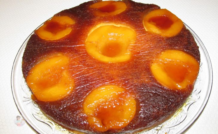 Bolo Invertido de Pessego Caramelizado
