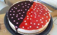 Cheesecake de Laranja com Cobertura de Chocolate e Morango