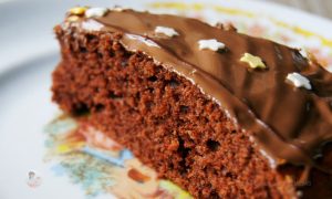 Bolo de Chocolate e Café com Cobertura de Chocolate de Leite