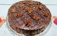 Bolo de Noz com Cobertura de Chocolate