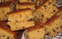 Quadrados de Manteiga de Amendoim com Pepitas de Chocolate