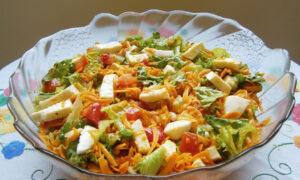 🥗🧀 Salada de Legumes com Queijo Mozzarella | Fresca, Colorida e Fácil de Fazer