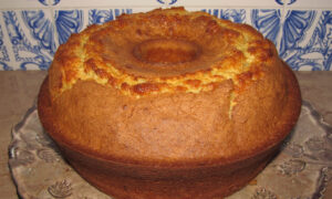 🍌 Bolo de Iogurte Grego e Banana | Receita Fofa, Húmida e Fácil de Fazer